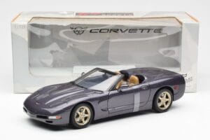 Chevrolet Corvette C5 Kabrioletas Violetinis Perlas Metalinis UT Models 1:18 21010 Metalas - nuotrauka 6 iš 6