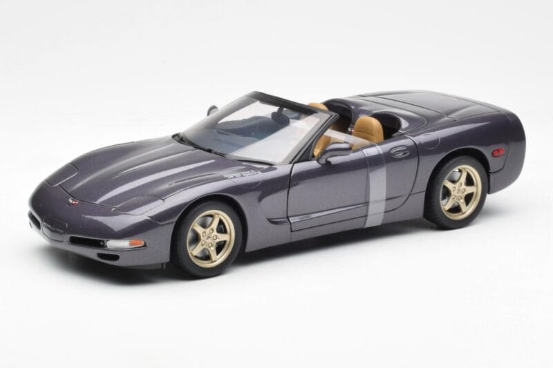 Chevrolet Corvette C5 Kabrioletas Violetinis Perlas Metalinis UT Models 1:18