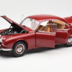 Daimler 250 V8 Raudonas Paragon 1:18 - image 2 of 8