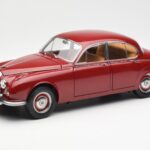 Daimler 250 V8 Raudonas Paragon 1:18
