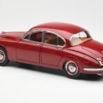 Daimler 250 V8 Raudonas Paragon 1:18 - image 7 of 8