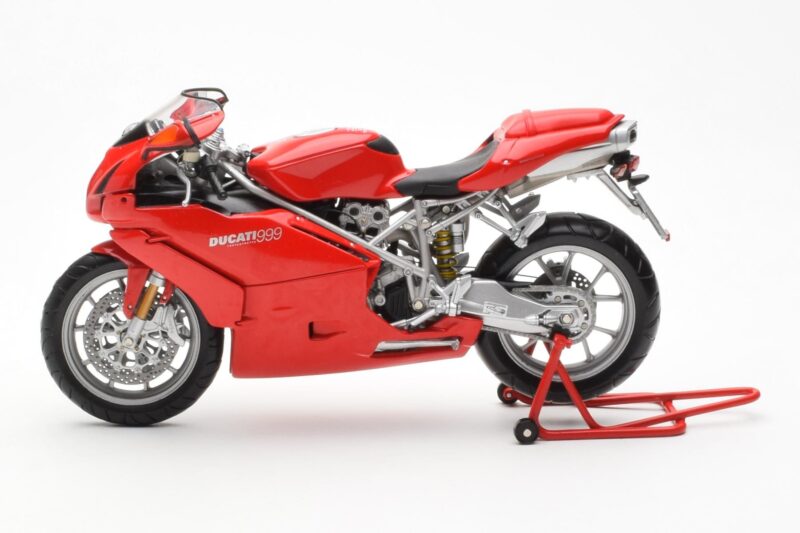 Ducati 999 Raudonas Minichamps 1:12