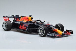Red Bull Racing RB16B #33 M. Verstappen Abu Dhabi GP F1 World Champion 2021 Minichamps 1:18 110212333 Metalas - nuotrauka 4 iš 6