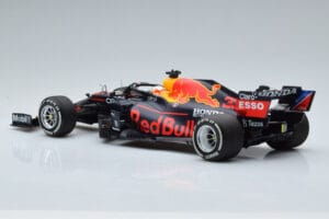 Red Bull Racing RB16B #33 M. Verstappen Abu Dhabi GP F1 World Champion 2021 Minichamps 1:18 110212333 Metalas - nuotrauka 5 iš 6