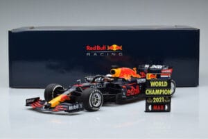 Red Bull Racing RB16B #33 M. Verstappen Abu Dhabi GP F1 World Champion 2021 Minichamps 1:18 110212333 Metalas - nuotrauka 6 iš 6