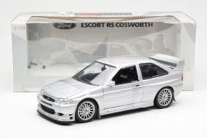 Ford Escort RS Cosworth Gatvės Versija Sidabrinis UT Models 1:18 22706 Metalas - nuotrauka 2 iš 6