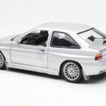 Ford Escort RS Cosworth Gatvės Versija Sidabrinis UT Models 1:18 - image 4 of 6