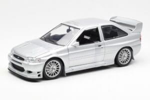 Ford Escort RS Cosworth Gatvės Versija Sidabrinis UT Models 1:18