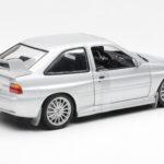 Ford Escort RS Cosworth Gatvės Versija Sidabrinis UT Models 1:18 - image 5 of 6