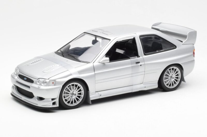 Ford Escort RS Cosworth Gatvės Versija Sidabrinis UT Models 1:18