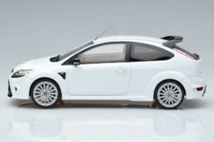Ford Focus RS Mk2 Baltas Otto 1:18 OT977 Derva - nuotrauka 3 iš 6