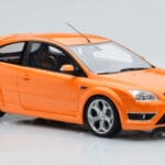 Ford Focus Mk2 ST 2.5 Electric Oranžinis Otto 1:18 - image 4 of 6