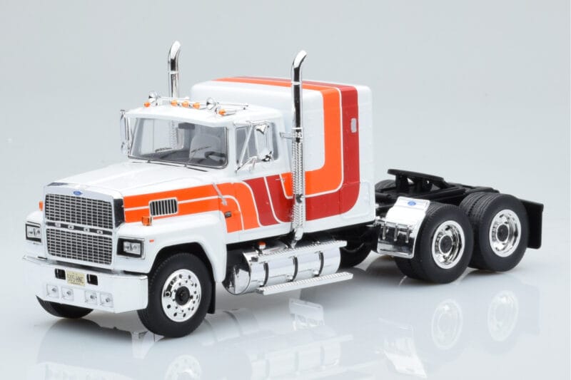 Ford LTL 9000 Baltas Raudonas Oranžinis IXO 1:43