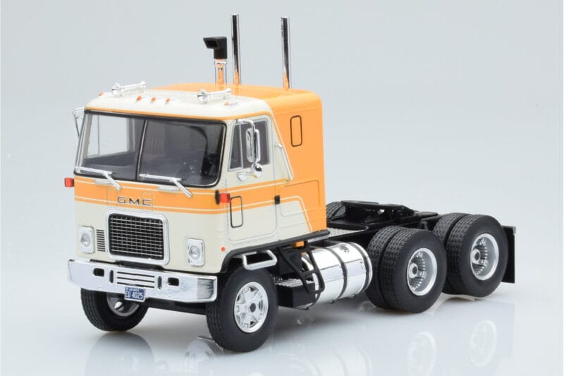 GMC Astro 95 Smėlio Baltas IXO 1:43