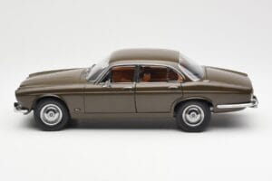 Jaguar XJ6 Series 1 4.2 Sable Rudas Paragon 1:18 2011004 Metalas - nuotrauka 4 iš 8
