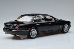 Jaguar XJ6 X350 Ebony Juodas Almost Real 1:18 810501 Metalas - nuotrauka 3 iš 11