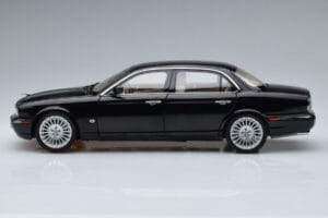 Jaguar XJ6 X350 Ebony Juodas Almost Real 1:18 810501 Metalas - nuotrauka 5 iš 11