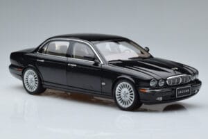 Jaguar XJ6 X350 Ebony Juodas Almost Real 1:18 810501 Metalas - nuotrauka 10 iš 11
