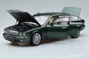 Jaguar XJ6 X350 Racing Žalias Almost Real 1:18 810502 Metalas - nuotrauka 2 iš 13