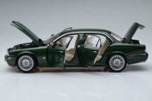 Jaguar XJ6 X350 Racing Žalias Almost Real 1:18 810502 Metalas - nuotrauka 4 iš 13