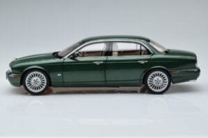 Jaguar XJ6 X350 Racing Žalias Almost Real 1:18 810502 Metalas - nuotrauka 5 iš 13