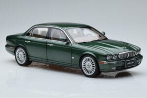 Jaguar XJ6 X350 Racing Žalias Almost Real 1:18 810502 Metalas - nuotrauka 6 iš 13