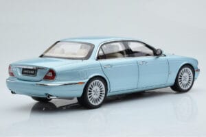 Jaguar XJ6 X350 Seafrost Šviesiai Mėlynas Almost Real 1:18 810503 Metalas - nuotrauka 4 iš 11