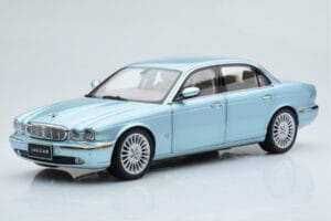 Jaguar XJ6 X350 Seafrost Šviesiai Mėlynas Almost Real 1:18 810503