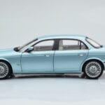 Jaguar XJ6 X350 Seafrost Šviesiai Mėlynas Almost Real 1:18 - image 6 of 11