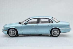 Jaguar XJ6 X350 Seafrost Šviesiai Mėlynas Almost Real 1:18 810503 Metalas - nuotrauka 6 iš 11
