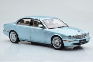 Jaguar XJ6 X350 Seafrost Šviesiai Mėlynas Almost Real 1:18 810503 Metalas - nuotrauka 7 iš 11