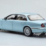 Jaguar XJ6 X350 Seafrost Šviesiai Mėlynas Almost Real 1:18 - image 8 of 11
