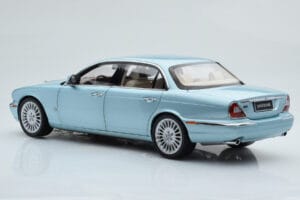 Jaguar XJ6 X350 Seafrost Šviesiai Mėlynas Almost Real 1:18 810503 Metalas - nuotrauka 8 iš 11