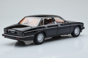 Jaguar XJ6 XJ40 Ebony Juodas Almost Real 1:18 810543 Metalas - nuotrauka 3 iš 11