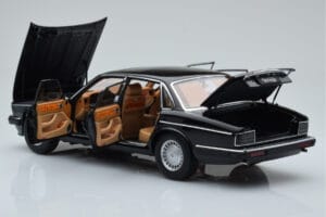 Jaguar XJ6 XJ40 Ebony Juodas Almost Real 1:18 810543 Metalas - nuotrauka 5 iš 11