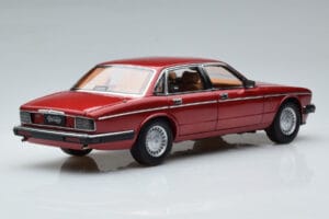 Jaguar XJ6 XJ40 Flamenco Raudonas Almost Real 1:18 810541 Metalas - nuotrauka 3 iš 11