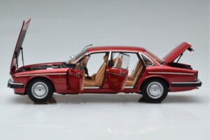 Jaguar XJ6 XJ40 Flamenco Raudonas Almost Real 1:18 810541 Metalas - nuotrauka 4 iš 11