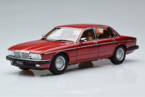 Jaguar XJ6 XJ40 Flamenco Raudonas Almost Real 1:18