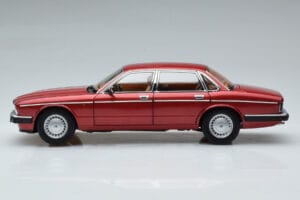 Jaguar XJ6 XJ40 Flamenco Raudonas Almost Real 1:18 810541 Metalas - nuotrauka 5 iš 11