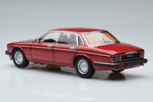Jaguar XJ6 XJ40 Flamenco Raudonas Almost Real 1:18 810541 Metalas - nuotrauka 7 iš 11