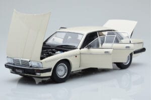 Jaguar XJ6 XJ40 Glacier Baltas Almost Real 1:18 810542 Metalas - nuotrauka 2 iš 11