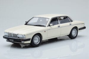 Jaguar XJ6 XJ40 Glacier Baltas Almost Real 1:18 810542