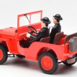 Jeep Willys Tintin 2 Figūrėlės UT Models 1:18 - image 5 of 6