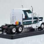 Kenworth W900 Žalias Baltas IXO 1:43 - image 2 of 6