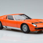 Lamborghini Miura SV Oranžinis AUTOart 1:18 - image 6 of 8