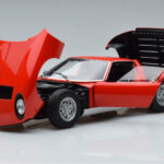 Lamborghini Miura SV Raudonas AUTOart 1:18 - image 2 of 8