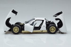 Lamborghini Miura SV Baltas AUTOart 1:18 74544 Metalas - nuotrauka 4 iš 8