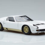 Lamborghini Miura SV Baltas AUTOart 1:18 - image 6 of 8
