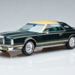 Lincoln Continental Mark V Tamsiai Žalias MCG 1:18 MCG18404 Metalas