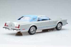 Lincoln Continental Mark V Sidabrinis MCG 1:18 MCG18403 Metalas - nuotrauka 2 iš 6